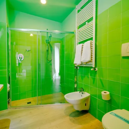 Marina Wellness מלון